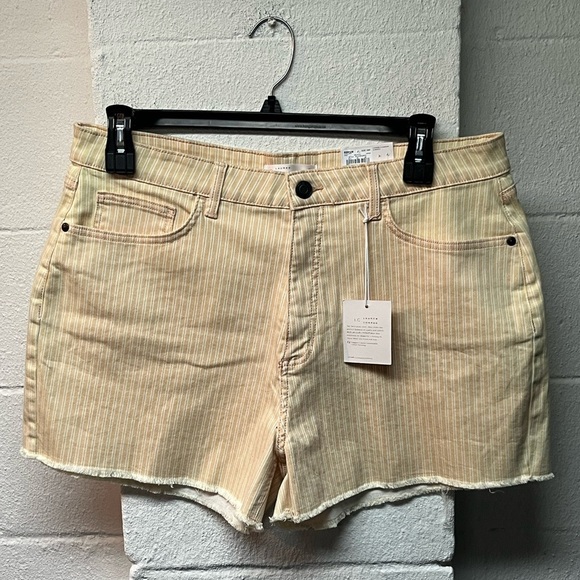 LC Lauren Conrad Shorts Stripe
Super High Rise Cut Off Zip. - Picture 1 of 4